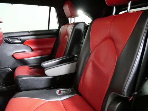 Used 2021 Toyota Highlander XSE image 15