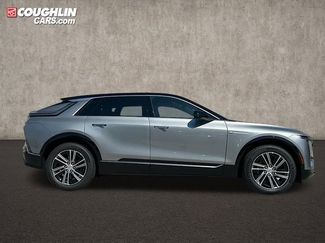 New 2025 Cadillac Lyriq Luxury video 3