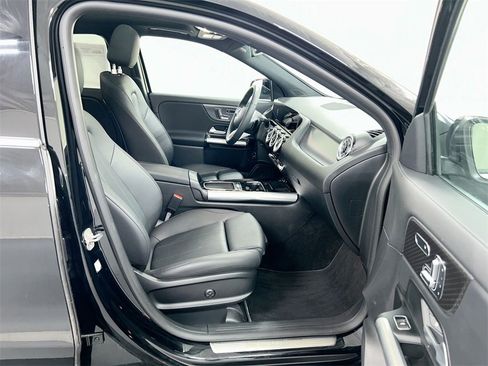 Used 2025 Mercedes-Benz GLA 250 4MATIC image 23