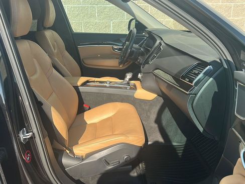 Used 2016 Volvo XC90 T6 Momentum w/ Momentum Plus Package AWD/4WD image 19