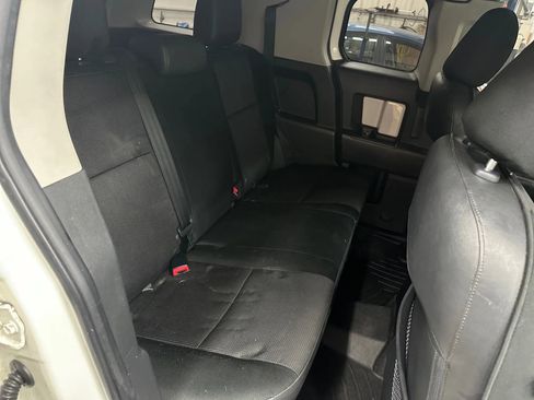 Used 2011 Toyota FJ Cruiser Sport Utility 2D image 16