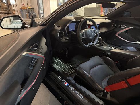 Used 2017 Chevrolet Camaro ZL1 image 8