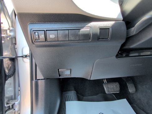 Used 2022 Toyota Corolla SE FWD image 19