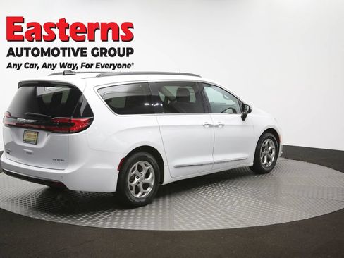 Used 2023 Chrysler Pacifica Limited FWD image 44