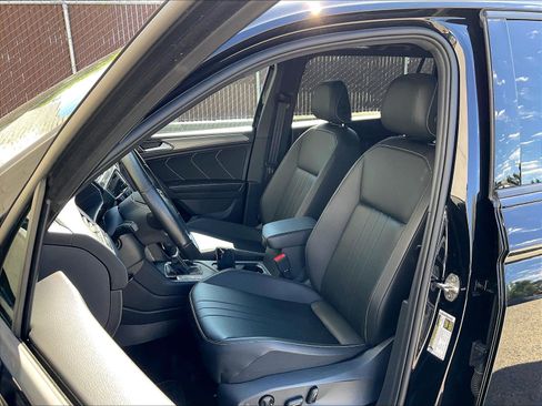 Certified 2023 Volkswagen Tiguan SE R-Line FWD image 24