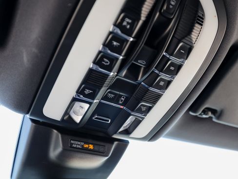 Certified 2022 Porsche Macan S image 21