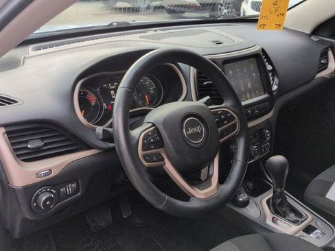 Used 2017 Jeep Cherokee Latitude w/ Safety/Convenience Group image 12