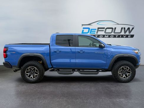 Used 2025 Chevrolet Colorado ZR2 w/ Technology Package AWD/4WD image 2