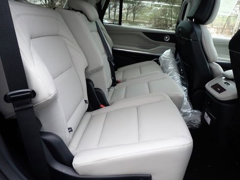 New 2025 Lincoln Navigator Reserve image 20