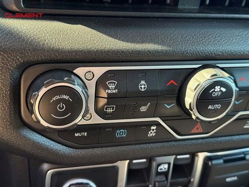 Used 2024 Jeep Wrangler Unlimited w/ Convenience Group AWD/4WD image 26