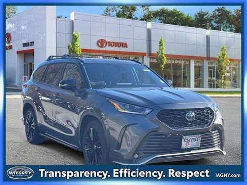 Certified 2023 Toyota Highlander XSE image 1