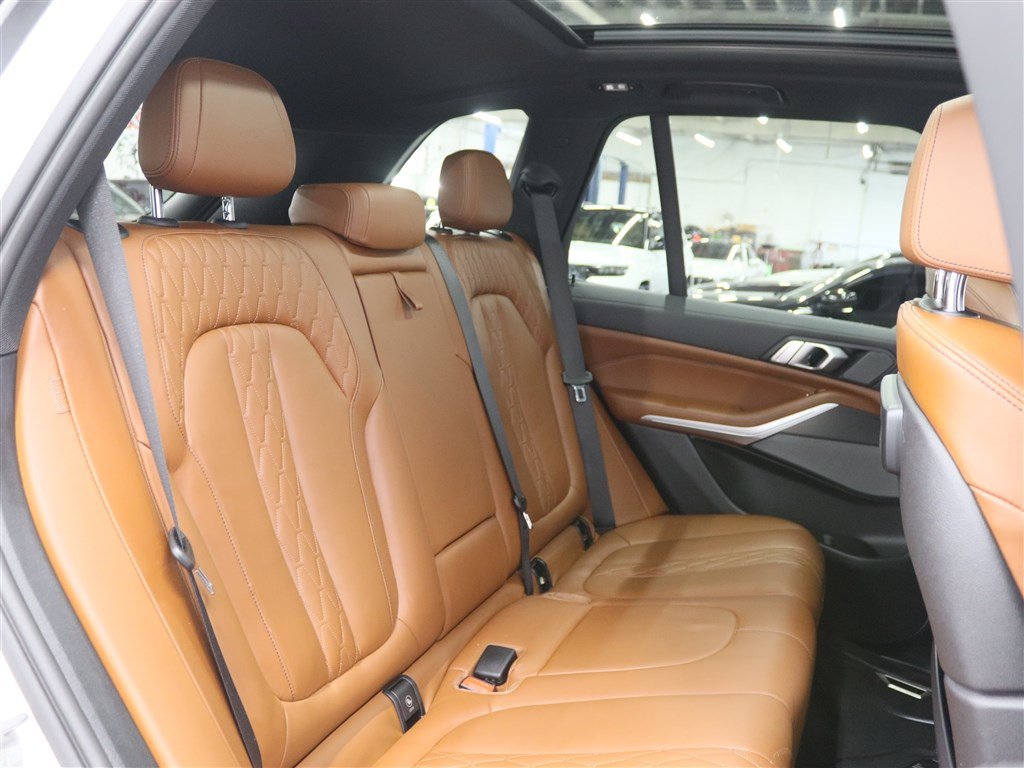 Used 2022 BMW X5 M50i w/ Climate Comfort Package AWD/4WD image 21