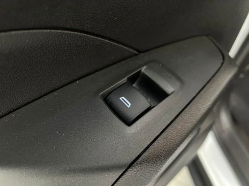 Used 2025 Chevrolet Trax LT w/ LT Convenience Package image 16