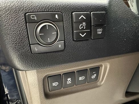 Used 2021 Lexus GX 460 Premium w/ Premium Package image 19