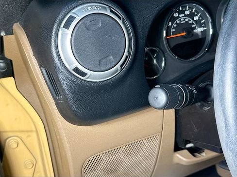 Used 2013 Jeep Wrangler Unlimited Sahara image 11