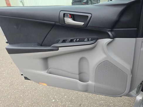 Used 2012 Toyota Camry LE image 28