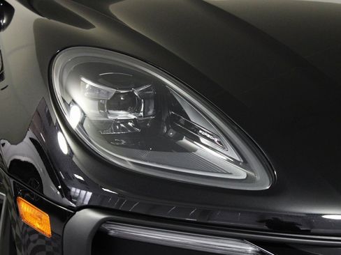 Used 2025 Porsche Macan Turbo image 11