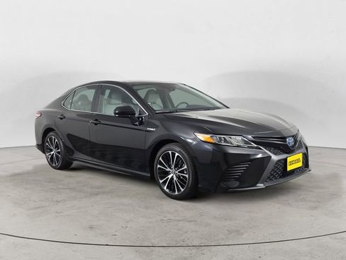 Used 2020 Toyota Camry SE FWD image 7