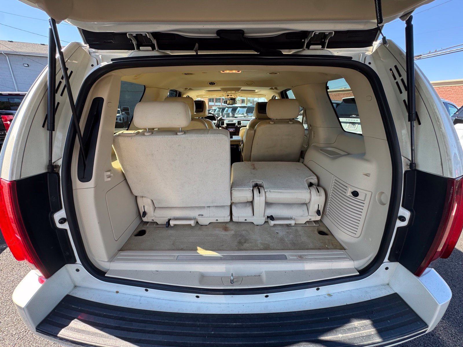 Used 2007 Cadillac Escalade AWD w/ Climate Package image 28