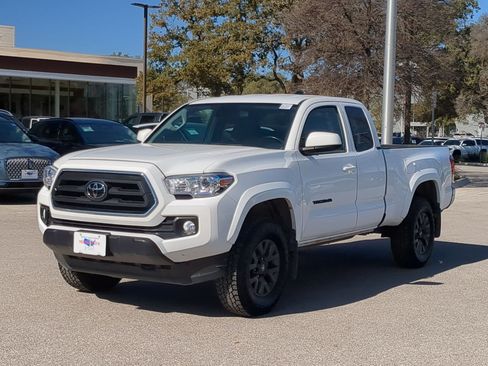 Used 2022 Toyota Tacoma SR5 w/ SR5 Appearance Package (SM) image 7