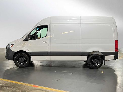 Used 2025 Mercedes-Benz Sprinter 2500 image 6