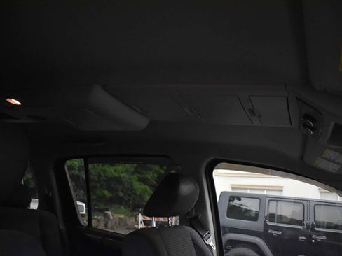 Used 2010 Nissan Armada SE AWD/4WD image 26