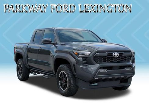 Used 2025 Toyota Tacoma TRD Off-Road AWD/4WD image 3