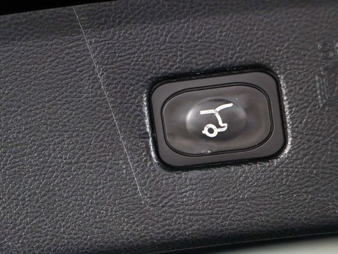 Used 2021 Ford Edge Titanium image 29