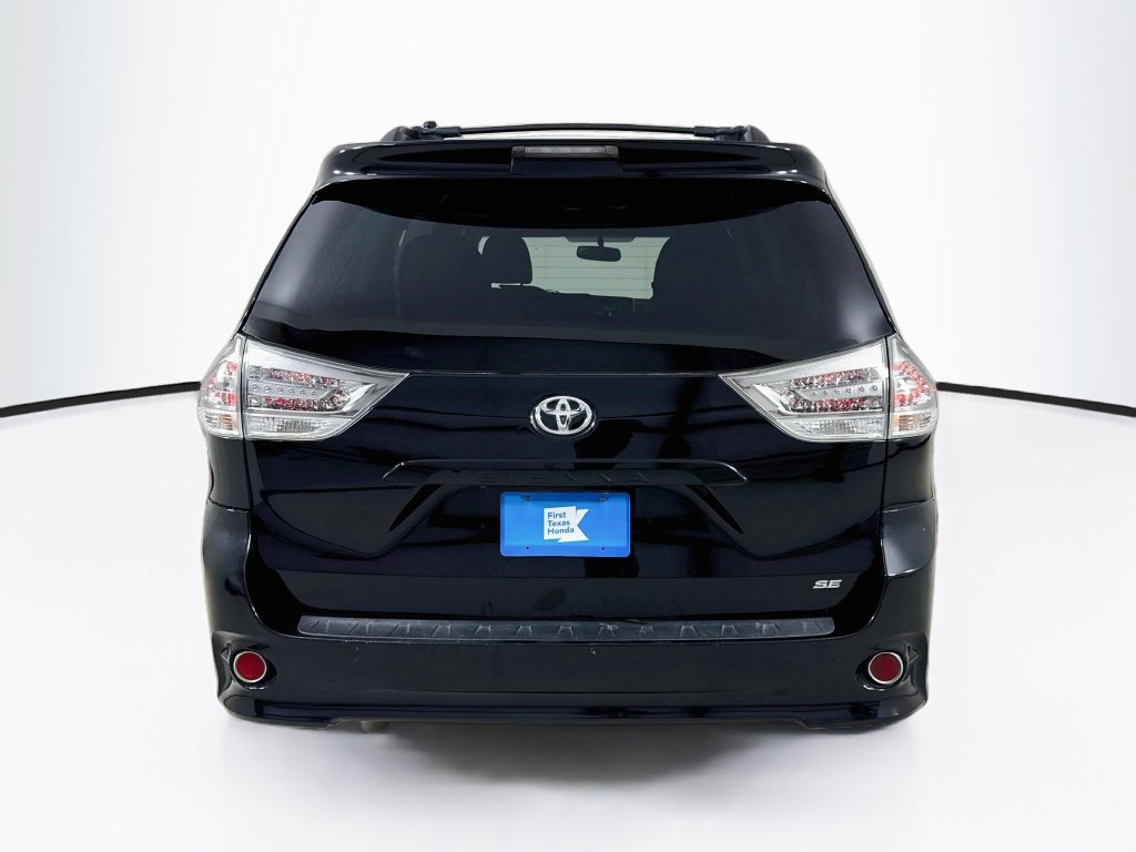 Used 2016 Toyota Sienna SE FWD image 6
