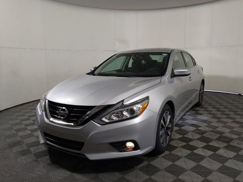 Used 2017 Nissan Altima 2.5 SV w/ Convenience Package FWD image 15
