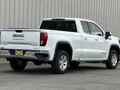New 2026 GMC Sierra 1500 SLE w/ Preferred Package