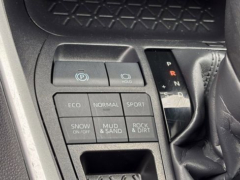 Used 2025 Toyota RAV4 XLE AWD/4WD image 34