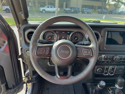 Used 2023 Jeep Gladiator Sport AWD/4WD image 11