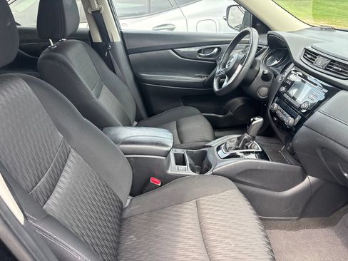 Used 2017 Nissan Rogue SV AWD/4WD image 5