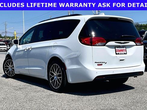Used 2020 Chrysler Pacifica Touring-L w/ S Appearance Package FWD image 9