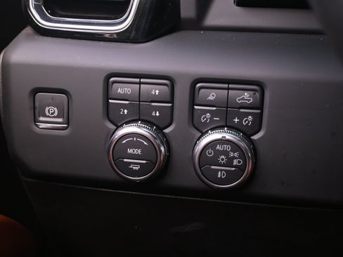 Used 2024 GMC Sierra 2500 Denali Ultimate w/ Max Trailering Package AWD/4WD image 28