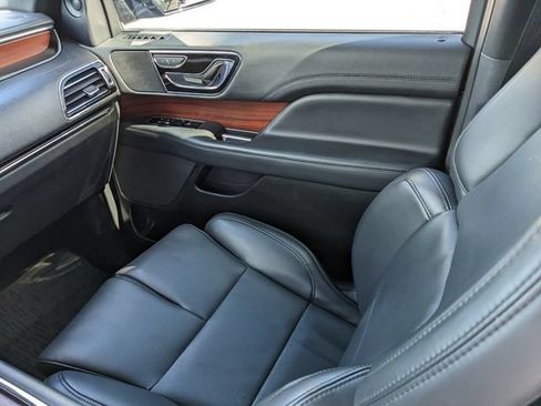 Used 2023 Lincoln Navigator 4WD image 17