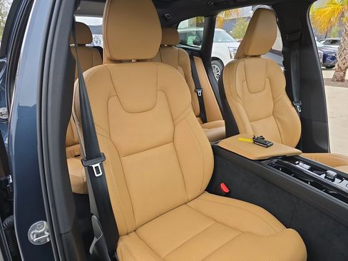 Used 2025 Volvo XC60 B5 Ultra w/ Protection Package Premier image 13