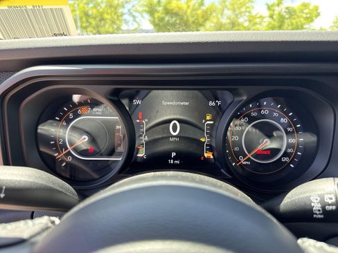 New 2025 Jeep Wrangler Unlimited Rubicon w/ Steel Bumper Group image 21