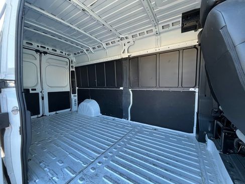 Used 2024 RAM ProMaster 2500 w/ Convenience Group FWD image 5