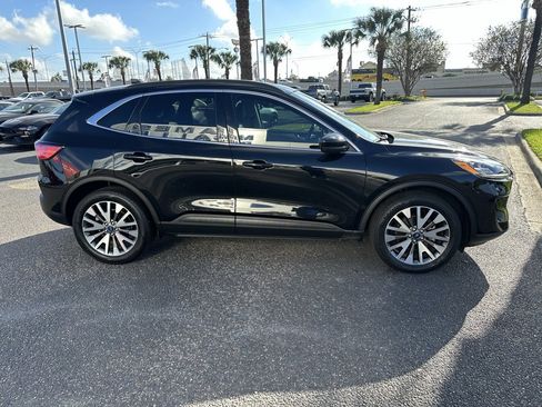 Used 2022 Ford Escape Titanium w/ Class II Trailer Tow Package image 7