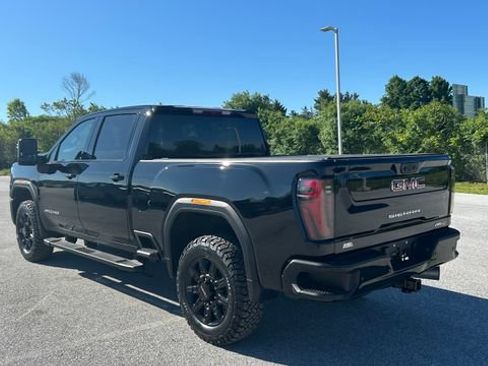 Used 2024 GMC Sierra 2500 AT4 AWD/4WD image 10