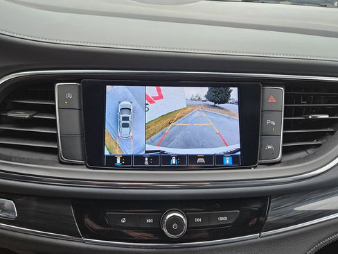 Used 2024 Buick Enclave Premium image 32