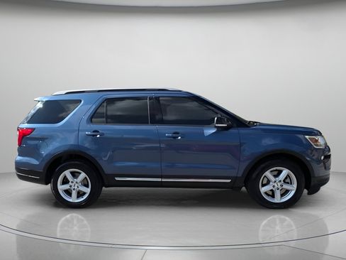 Certified 2018 Ford Explorer XLT w/ Equipment Group 202A image 33