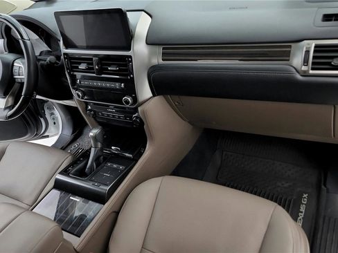 Used 2023 Lexus GX 460 Premium w/ Premium Package image 16