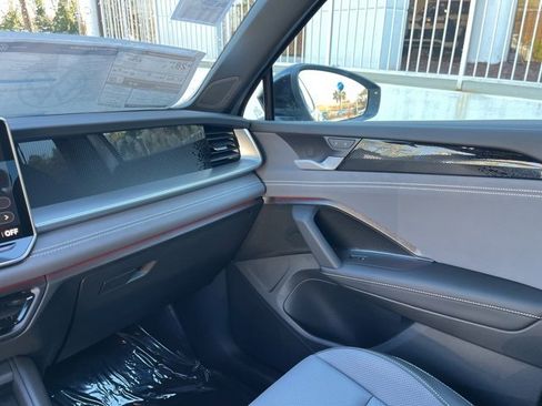 New 2026 Volkswagen Tiguan SE R-Line image 19