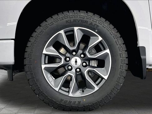 Used 2024 Chevrolet Silverado 1500 RST w/ Z71 Off-Road Package AWD/4WD image 9