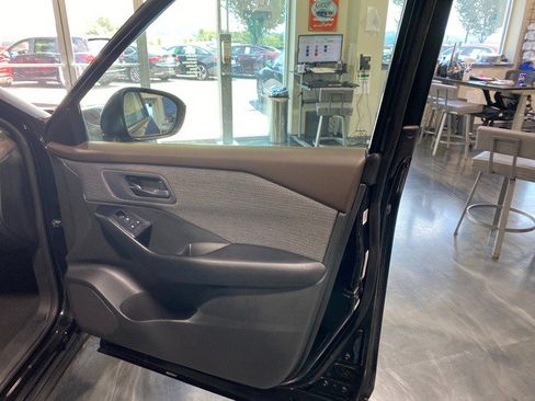 Used 2023 Nissan Rogue S AWD/4WD image 21