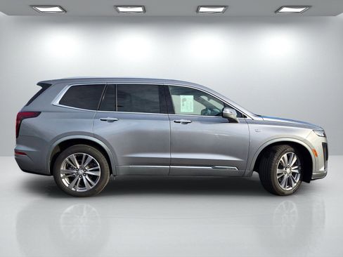 Certified 2025 Cadillac XT6 Premium Luxury image 3