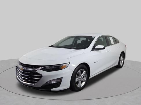 Used 2020 Chevrolet Malibu LS FWD image 2